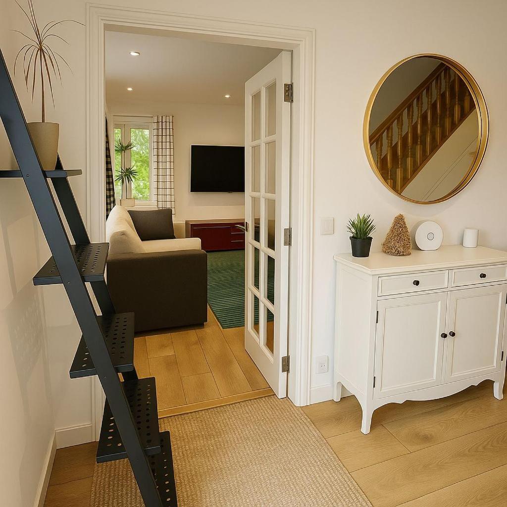 Apartment Beautiful House In The Heart Of A Golf Course. *
